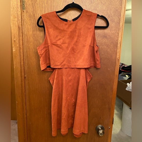 Cut out dress - Picture 1 of 5